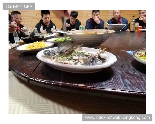 世界冠军带全队吃火锅庆祝：团结拼搏的味道与胜利的火热