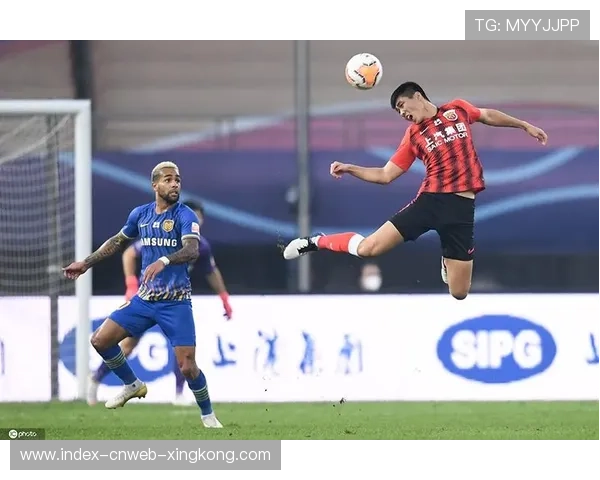 哈兰德反身甩头攻门极具威胁：足球场上的无解杀招